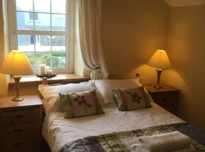 Restored School Master's House 度假居 *